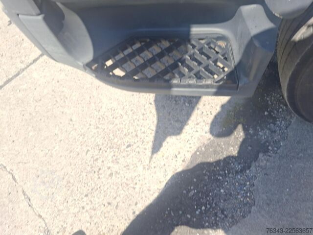 Kamion sa ravnom platformom i ceradom RENAULT D12-240 - E6