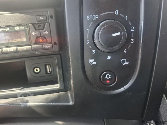 Kamion sa ravnom platformom i ceradom RENAULT D12-240 - E6