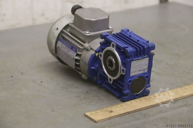 Gear motor 0.06 kW 17 rpm Motovario NMRV/030  T50B4