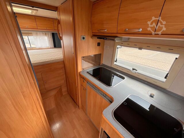 Autorulotă semi-integrată ADRIA 670 SP - Festbett - Garage - 2 x Klima