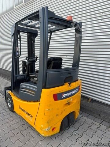 Stivuitor electric cu 3 roți Jungheinrich EFG215