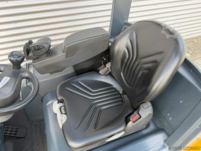 Stivuitor electric cu 3 roți Jungheinrich EFG215