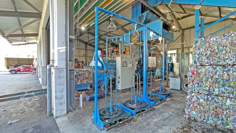 Kompletna linia prasowania PET 2040 z taśmociągiem, zgniatarką do PET i systemem PSS BOA PET Recyclinganlage