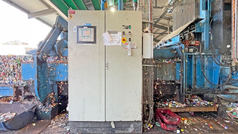 Kompletna linia prasowania PET 2040 z taśmociągiem, zgniatarką do PET i systemem PSS BOA PET Recyclinganlage