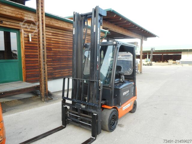 Empilhador DOOSAN B25X-5 mit SS + ZV + LS + Kabine