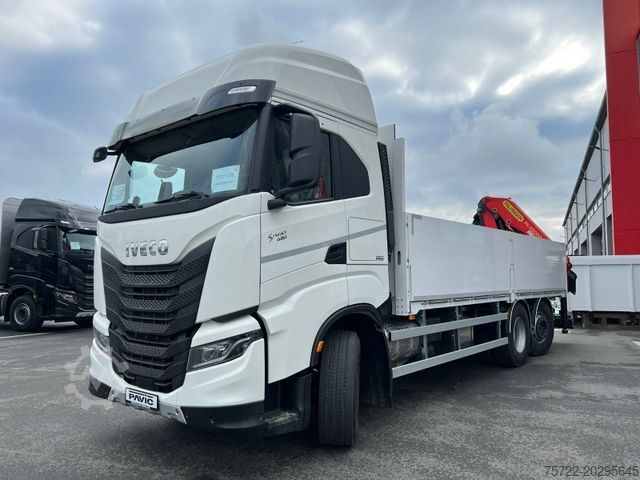 Grua montada em camião IVECO S-WAY 490/BAUSTOFF/KRAN PALFINGER ODER FASSI