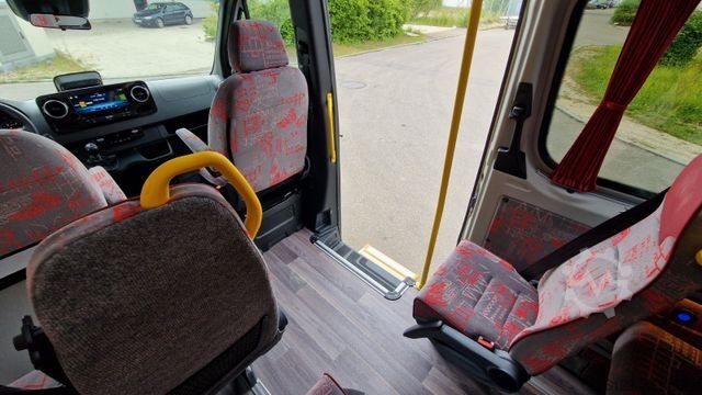 Minibus MERCEDES-BENZ 515 Sprinter 22 Schlafsessel Lagerfahrzeug Stock