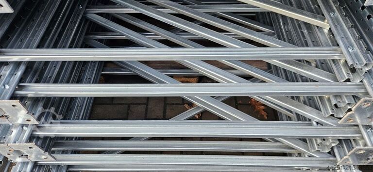 Pallereol, tilbygningsfelt 3,6 m, højde 10,3 m. Nagy PB-80