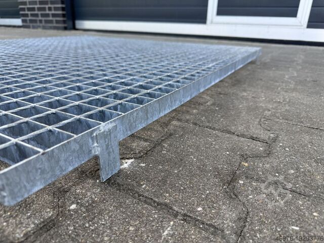 Plankrooster Rasprooster Gesamttiefe: 1.110 mm / Gesamtbreite: 1.130 mm / / MW: 35 x 40 mm / GR-125