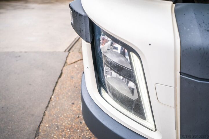 Standard tractor VOLVO FMX 460 GLOBE + HYDR