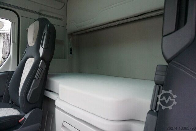 Standard tractor unit Ford Trucks 4x2 Standard SZM.