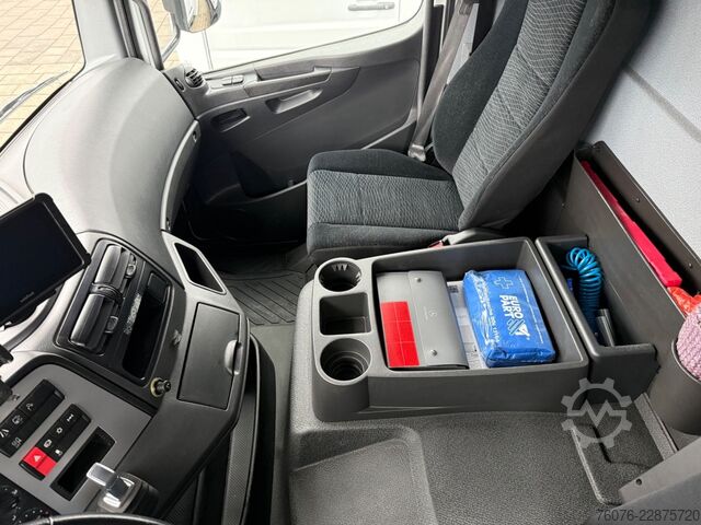 Box van MERCEDES-BENZ MB 818 L 5 m Koffer LBW 1t 2,5 t NL Klima Kamera