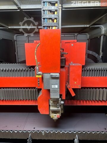 Macchina per il taglio laser con sistema di carico/scarico Bystronic BySprint Fiber 3015 4 kW + ByTrans 3015