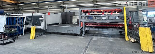 Macchina per il taglio laser con sistema di carico/scarico Bystronic BySprint Fiber 3015 4 kW + ByTrans 3015