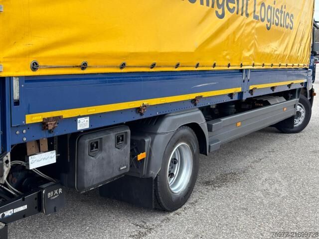 Camion cu platformă și prelată Mercedes-Benz Atego 1530