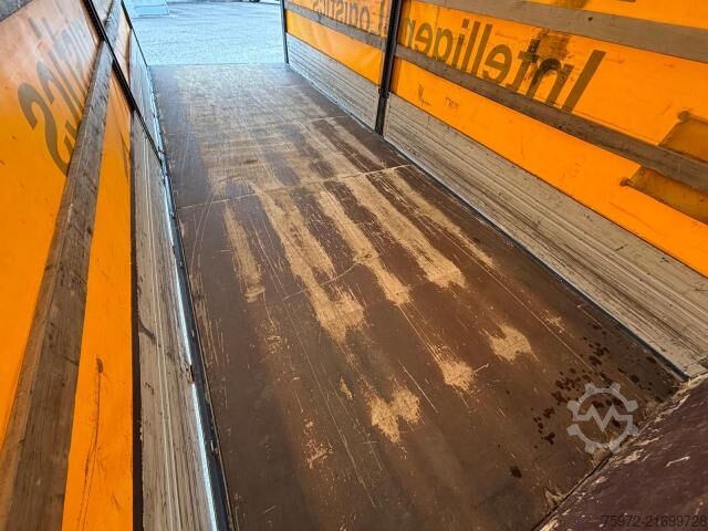 Camion cu platformă și prelată Mercedes-Benz Atego 1530