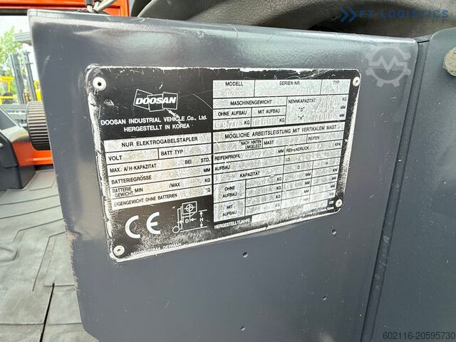 Empilhadeira de quatro rodas DOOSAN 70 / DUPLEX / FORK 2500MM / POSITIONER