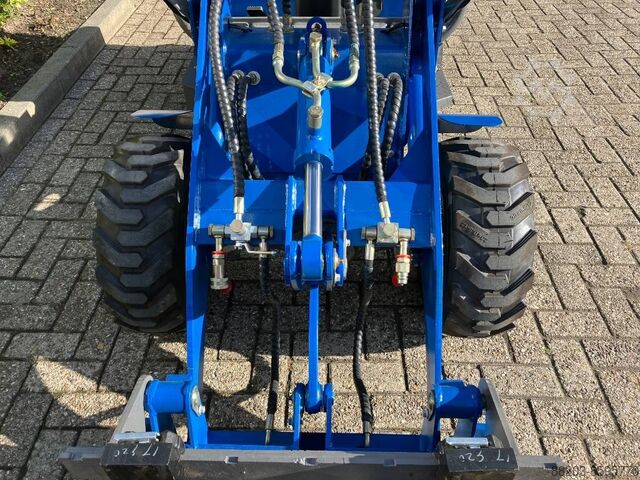 Kerekes rakodó V-Tech 604