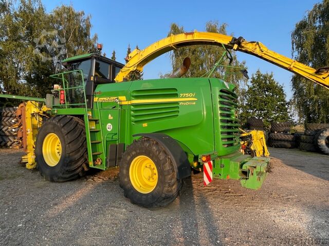 Häcksler John Deere 7750