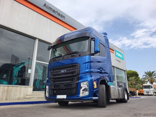 Trekker Ford Trucks F-Max 500. Tractora.