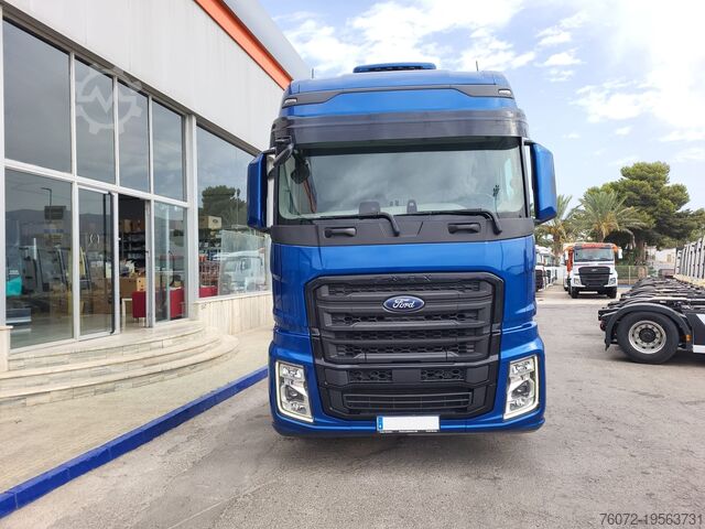 Trekker Ford Trucks F-Max 500. Tractora.