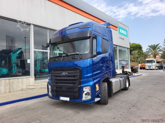 Trekker Ford Trucks F-Max 500. Tractora.