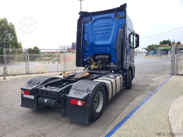 Trekker Ford Trucks F-Max 500. Tractora.