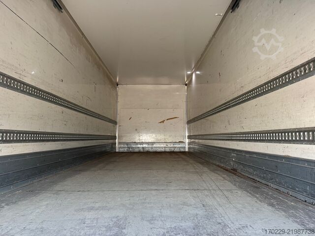 Dobozos teherautó Iveco eurocargo 120-220