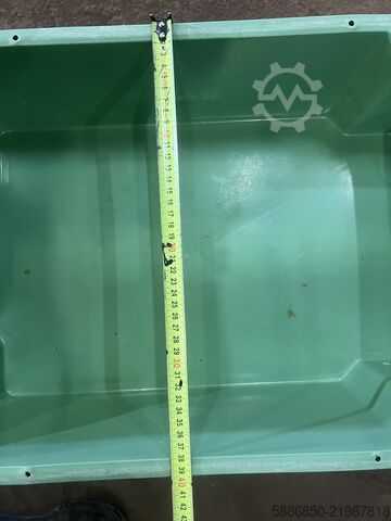 Lăzi și cutii din plastic solide  