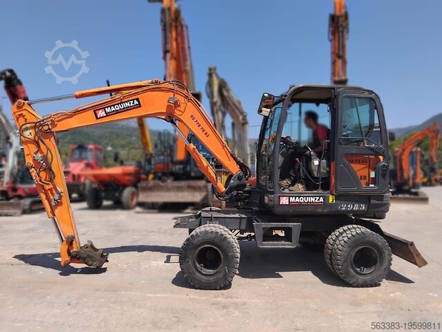 Excavadora sobre neumáticos Doosan DX55W