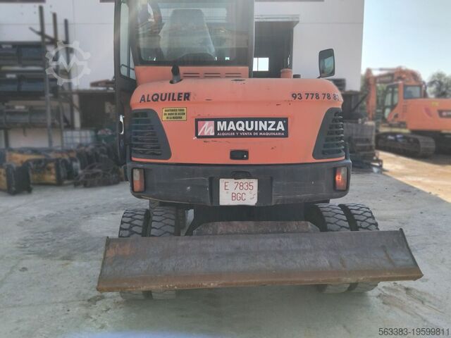 Excavadora sobre neumáticos Doosan DX55W