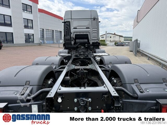 Lastbilchassi MAN TGS 41.520 8x8 BB CH, Hohe Bauart, 6-Sitzer,