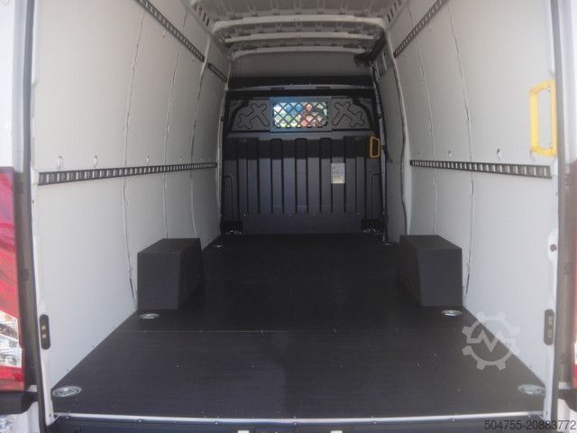 Furgon z wysokim dachem IVECO 35S16A8V