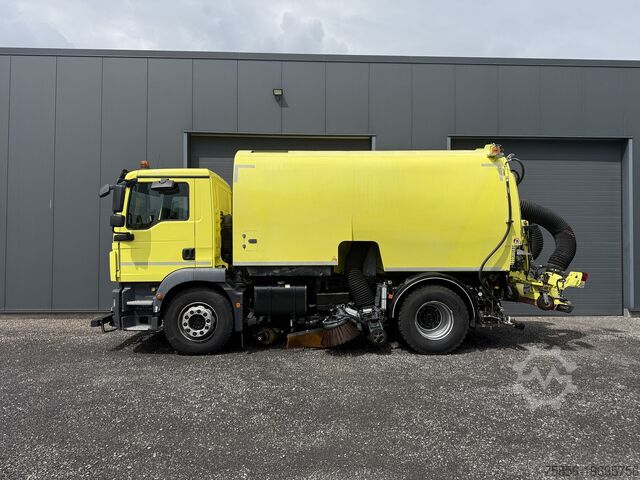 Veegmachine MAN 18.250 Nothelfer Kobit K7 HD und Flächensaugung