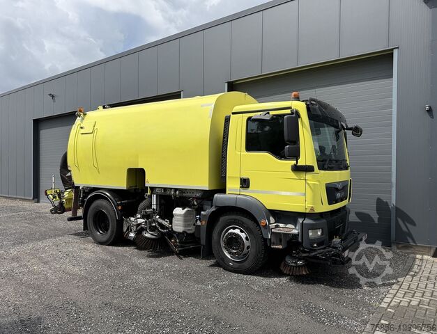 Veegmachine MAN 18.250 Nothelfer Kobit K7 HD und Flächensaugung