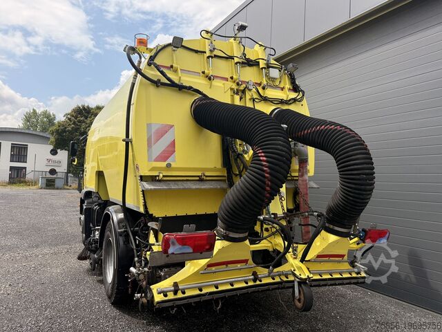 Veegmachine MAN 18.250 Nothelfer Kobit K7 HD und Flächensaugung