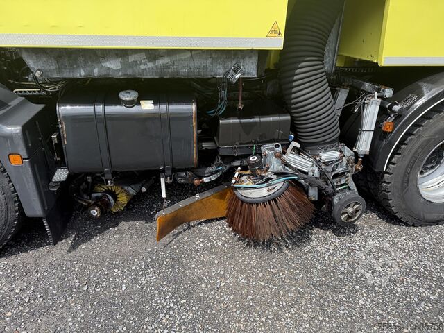 Veegmachine MAN 18.250 Nothelfer Kobit K7 HD und Flächensaugung