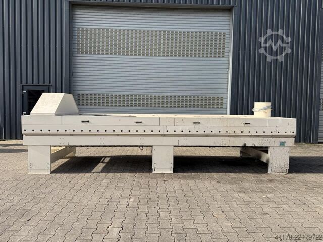 Transportador de rolos com cobertura de proteção contra poeira, 5500 mm Venjakob Rollenbahn RB5500