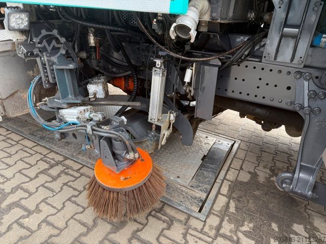 Veegmachine MERCEDES-BENZ Axor 1833 Kehrmaschine VAL?air HD 200 - Bar 9 m³