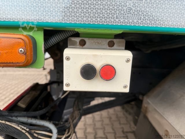 Veegmachine MERCEDES-BENZ Axor 1833 Kehrmaschine VAL?air HD 200 - Bar 9 m³