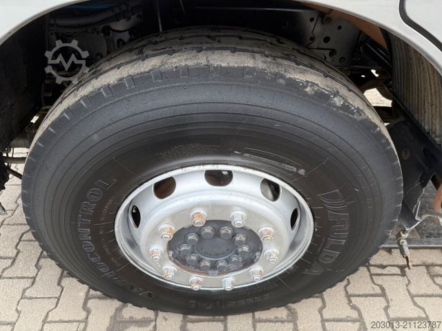 Veegmachine MERCEDES-BENZ Axor 1833 Kehrmaschine VAL?air HD 200 - Bar 9 m³