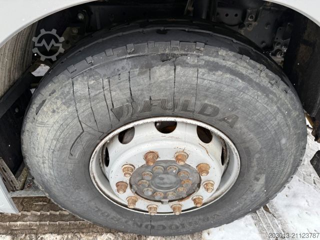 Veegmachine MERCEDES-BENZ Axor 1833 Kehrmaschine VAL?air HD 200 - Bar 9 m³