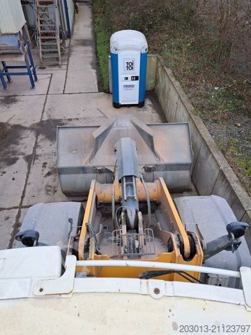 Ładowarka kołowa LIEBHERR L566 XPower Radlader 27,5 Ton *11.900 h *Waage