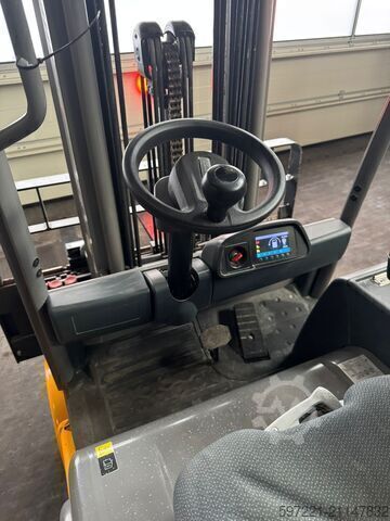 Electric - 3 wheels Jungheinrich EFG216k Triplex Lithium