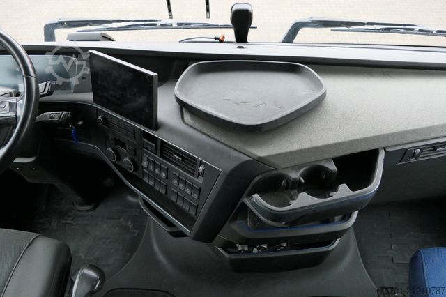 Standard tractor unit VOLVO FH 460 Globetrotter XL-Tank Navi