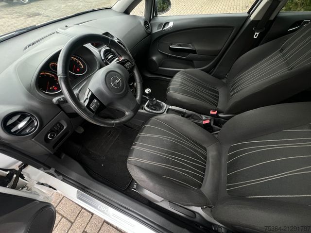 Bestelwagen OPEL Corsa 1.2 ecoFLEX Klima Verliert Kühlflüssigkeit