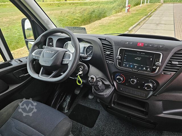 Suitcase IVECO DAILY 35C16 Bakwagen Laadklep!