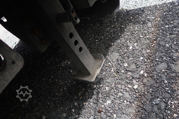 Rimorchio con pianale e telone Rufa ZHC 11-21