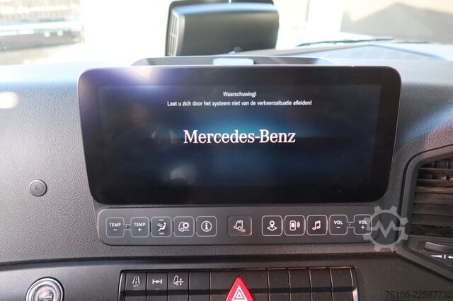 Bőrönd Mercedes-Benz Actros 2127 L Bakwagen+Dhollandia 2.000 kg