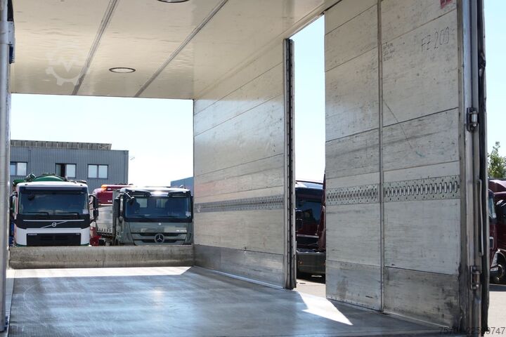 Remorcă carosată ACKERMANN-FRUEHAUF A 18 Koffer 43m³ Durchladesystem